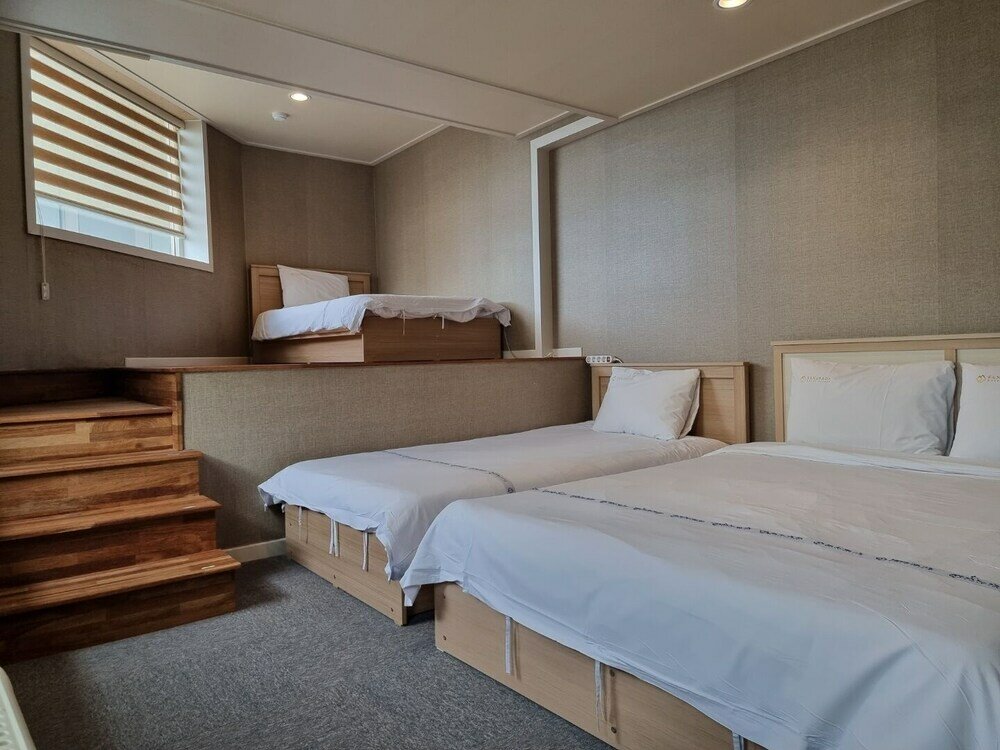 Фото Benikea Mountain and Sea Yangyang