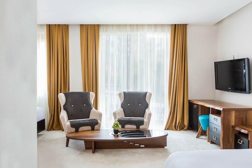 Фото Апарт-Отель Waikiki Tivat