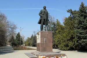 В.И. Ленин (Rostov Region, Kamensk-Shakhtinskiy, Memorialny kompleks na ploshchadi Truda) ، نصب تذكاري للحرب، مقبرة جماعية