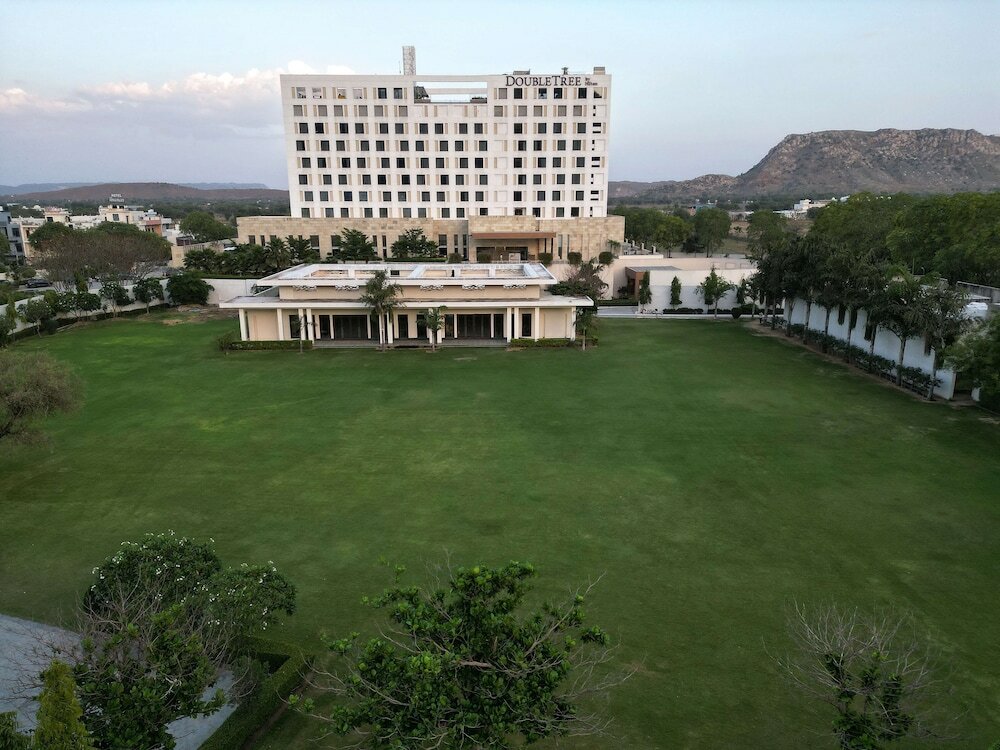 Фото DoubleTree by Hilton Jaipur Amer