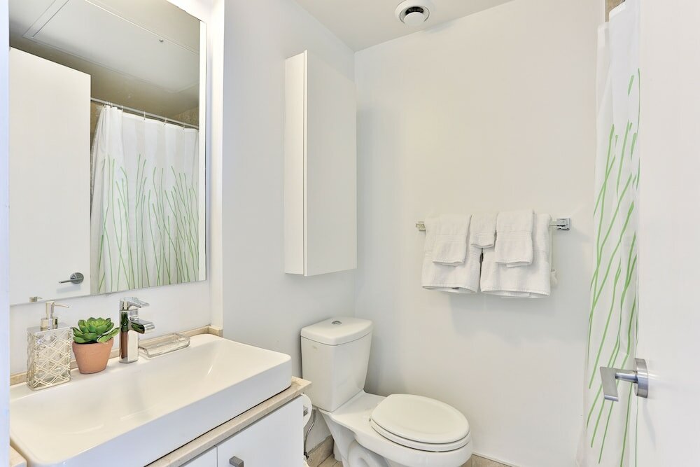 Фото Luxury Lakeview Skyscraper by Cn Tower