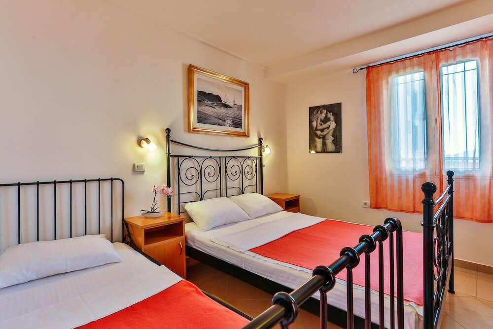 Фото Apartmani Luka - Vila Brzulović