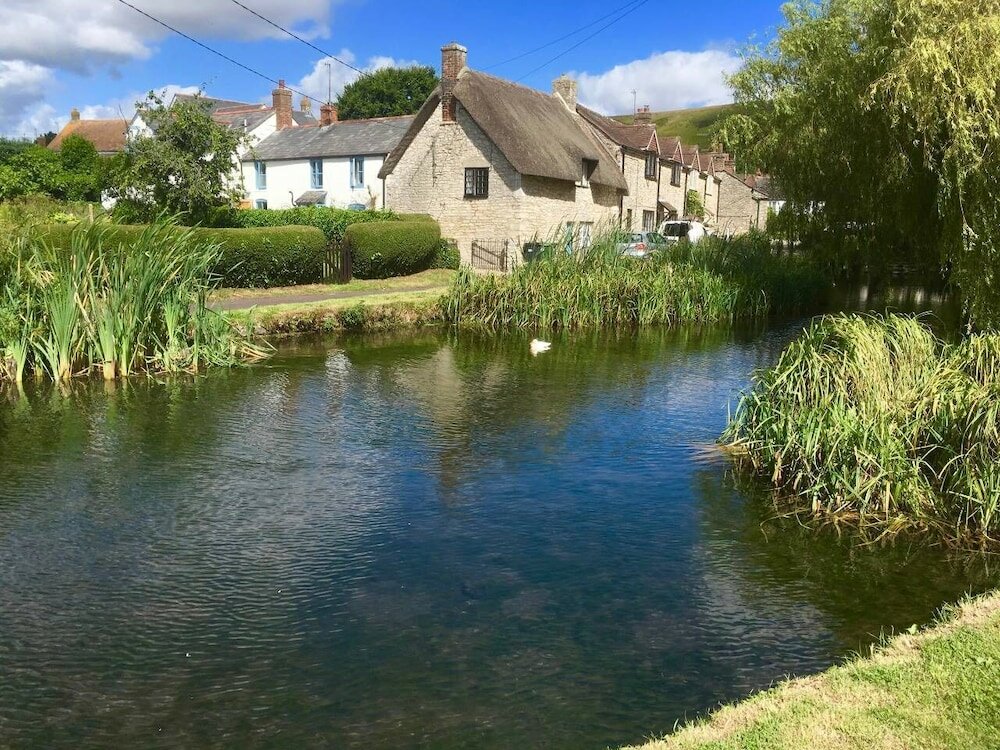 Фото Idyllic Riverside Cottage in Dorset