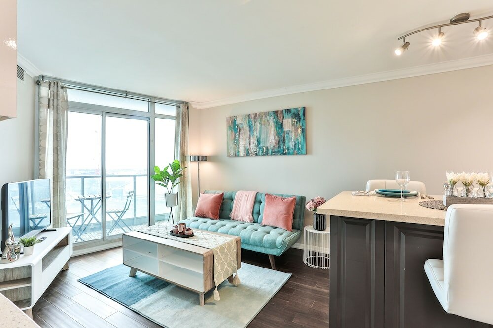 Фото Lively Urban Condo in Old Toronto