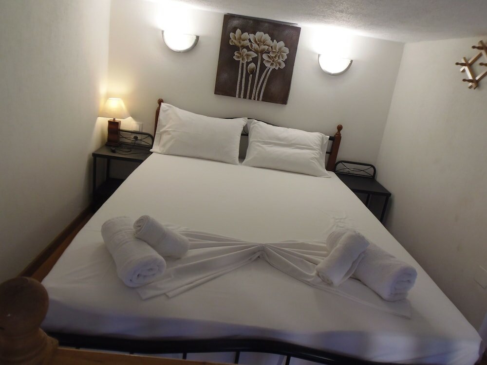 Фото Studios Milos Skopelos