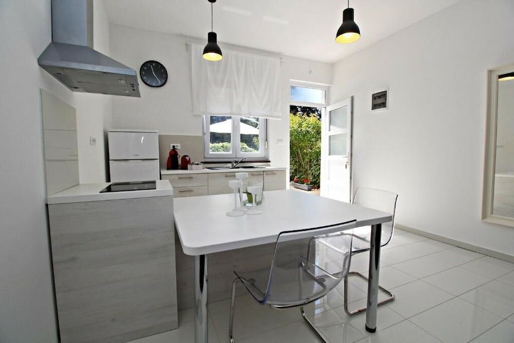 Фото Luxury Apartments Gold and Grey