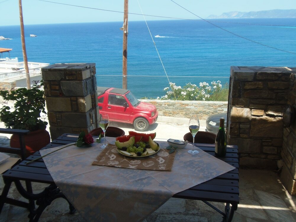 Фото Studios Milos Skopelos