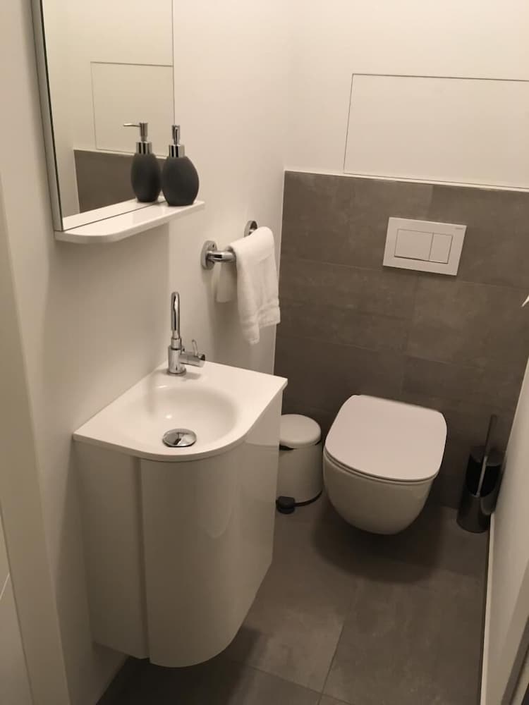 Фото Modern 3 Beds In Convenient Location - Parking