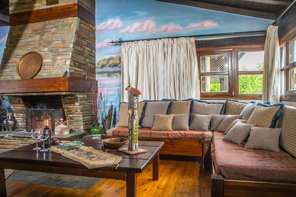 Фото Oikoperiigitis Hotel