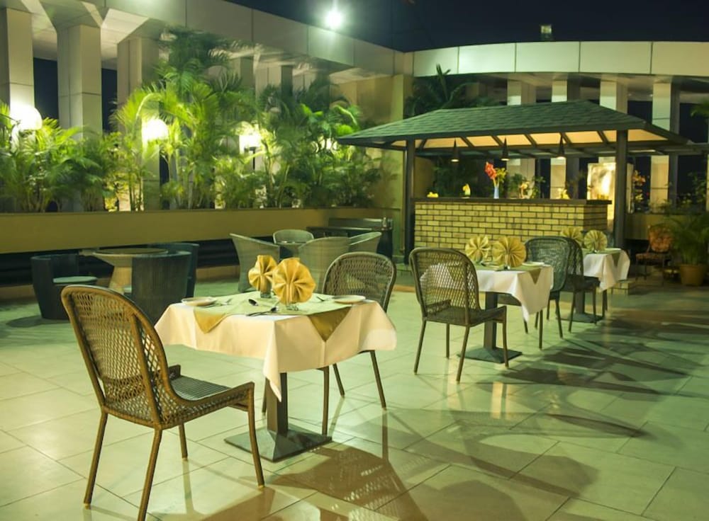 Фото Fabhotel Ambience Executive