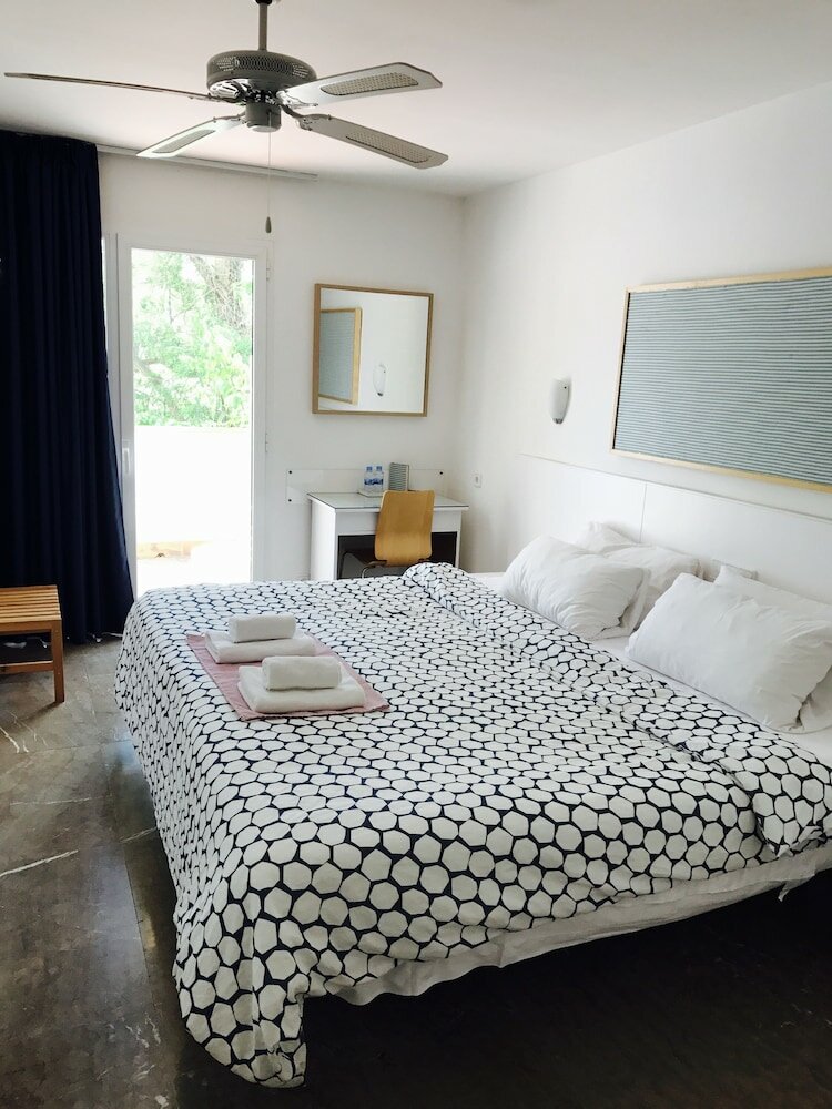 Фото Hotel La Caleta de Tamariu