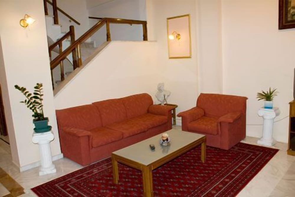 Фото Alexiou Hotel