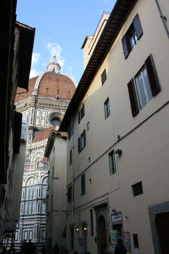 Фото Adelaide House