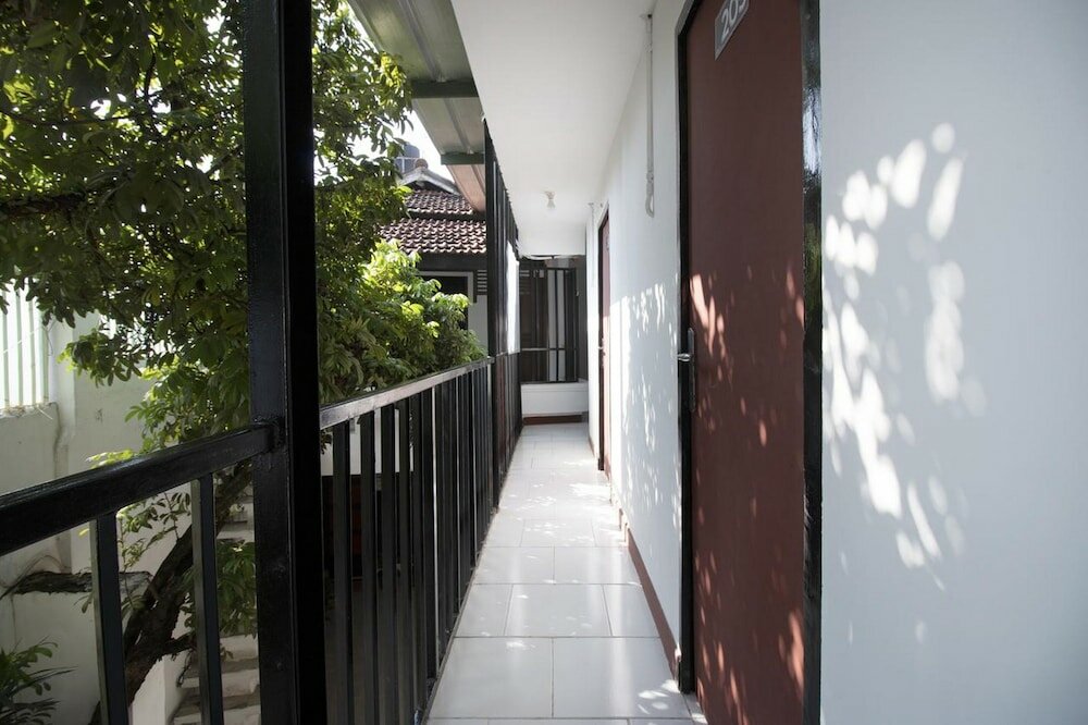 Фото RedDoorz near Riau Junction Mall 2