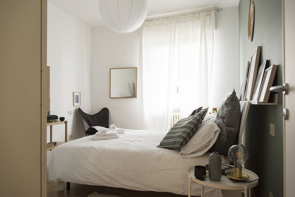 Фото Sweet Flat near Metro Stop