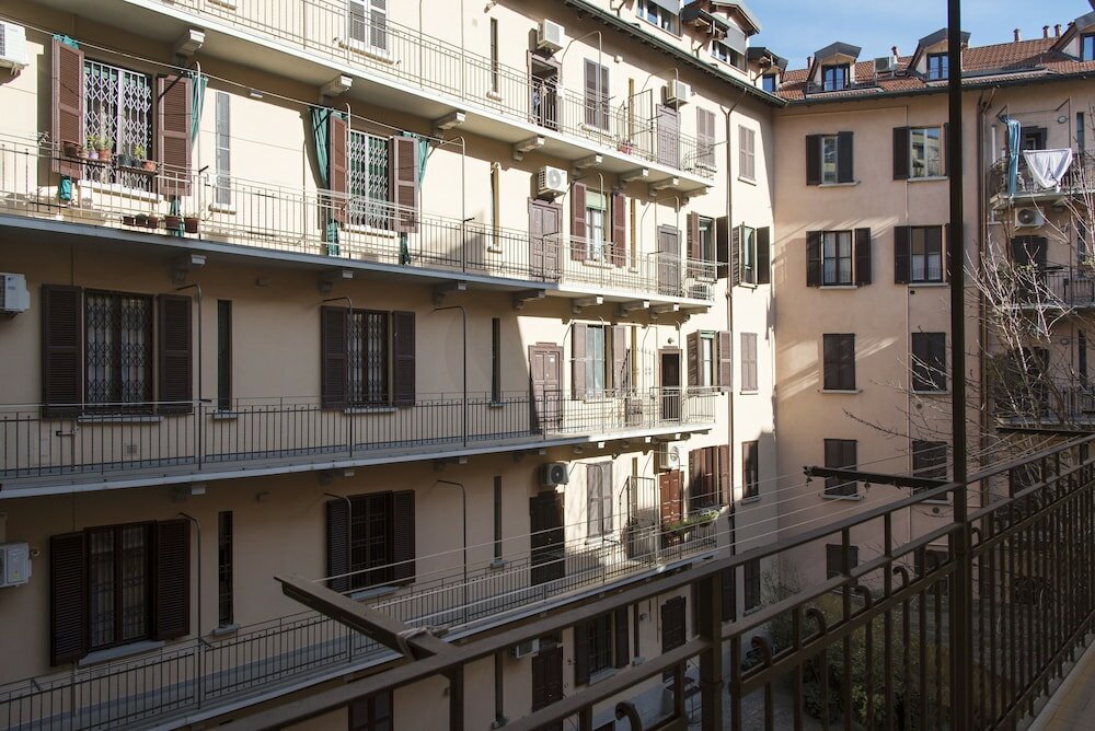 Фото White and Clean Apartment near Metro Mm1