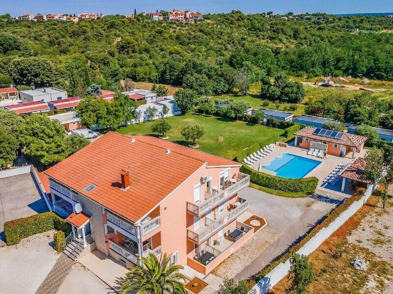 Гостиница Delicate Apartment in Banjole near Beach Centinera