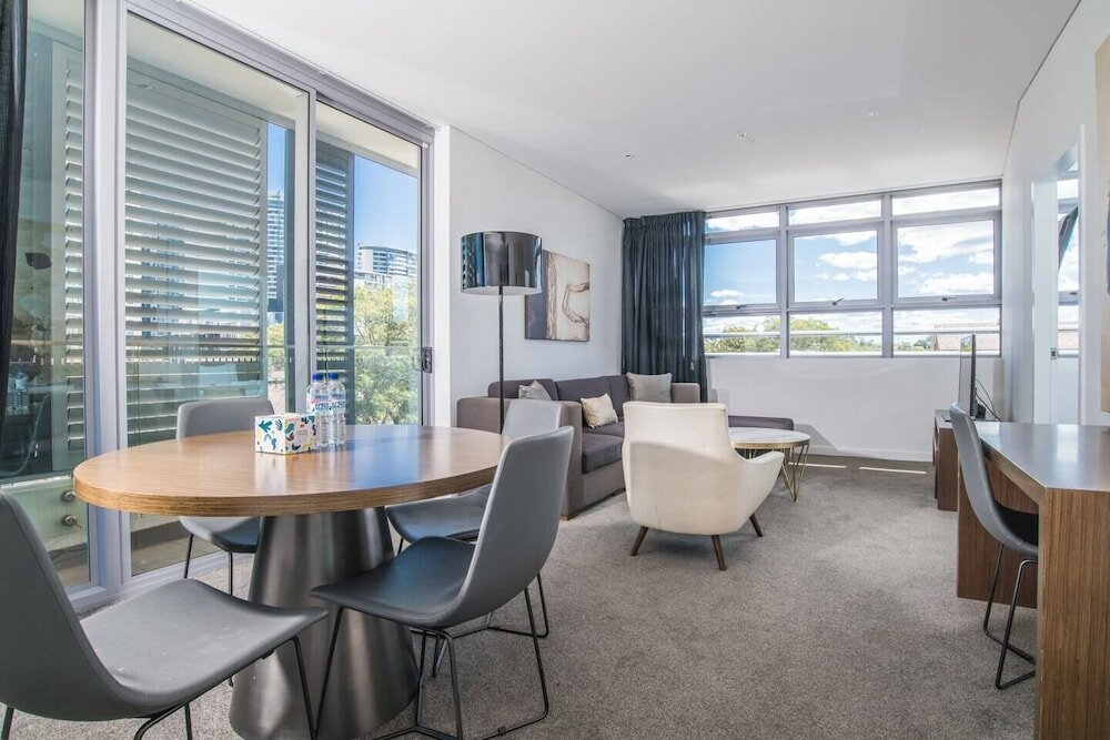 Фото 2bed Apartment! Modern Home for 4 at Chatswood