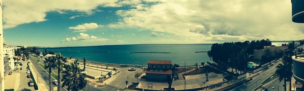 Фото Pigeon Beach Hotel Apartments