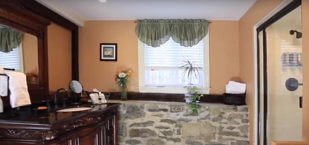 Фото Caldwell House Bed & Breakfast