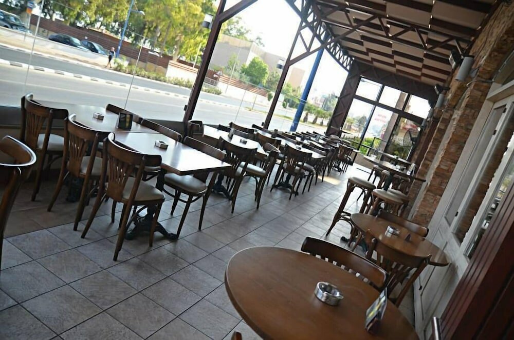 Фото Pigeon Beach Hotel Apartments