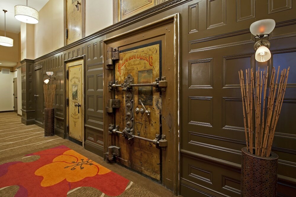 Фото Hilton Garden Inn Milwaukee Downtown