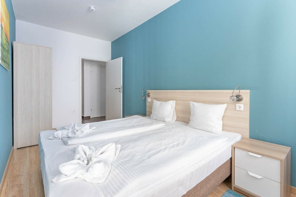 Фото Corvin Plaza Apartments and Suites