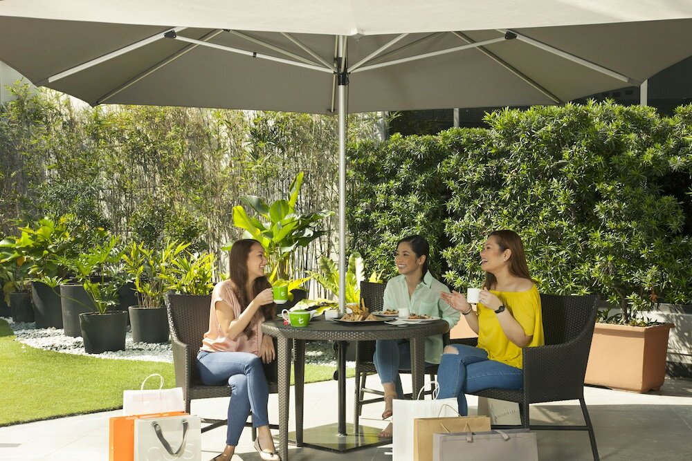 Фото Holiday Inn & Suites Makati, an Ihg Hotel