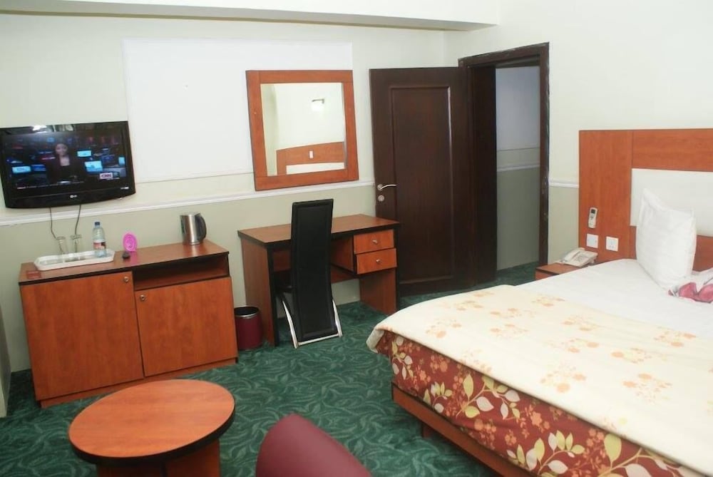 Фото Marvel Hotel Suites