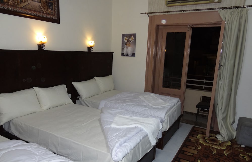 Фото New City Hotel