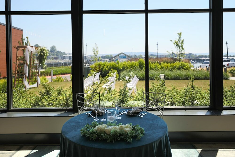 Фото Hotel Indigo Everett - Waterfront Place, an Ihg Hotel