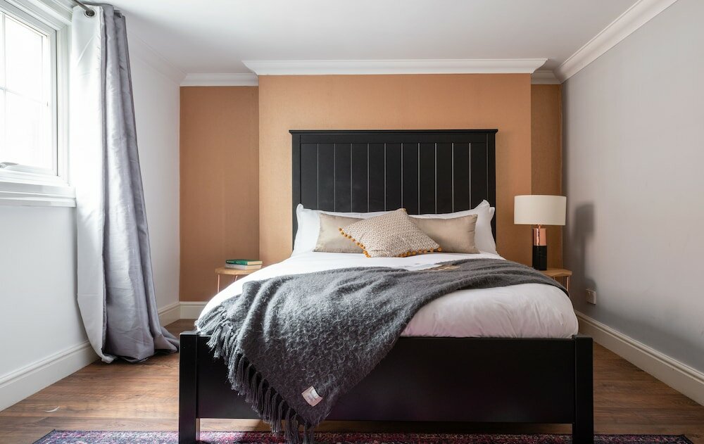 Фото The Historic Gem - Sleek & Central 3bdr Maisonette