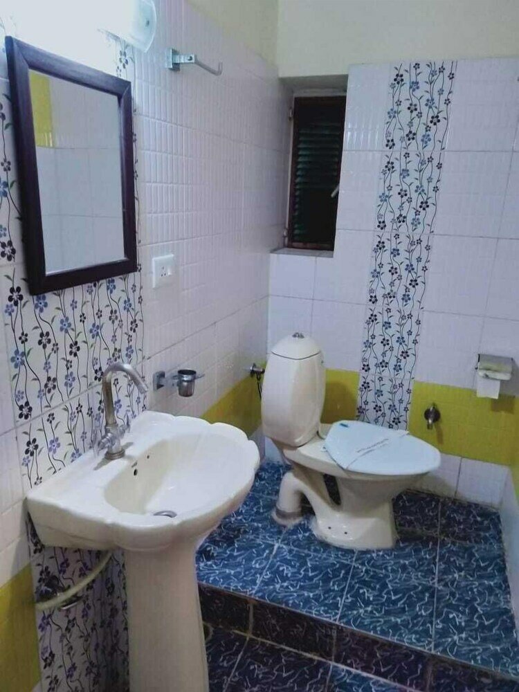 Фото Hotel Pathik