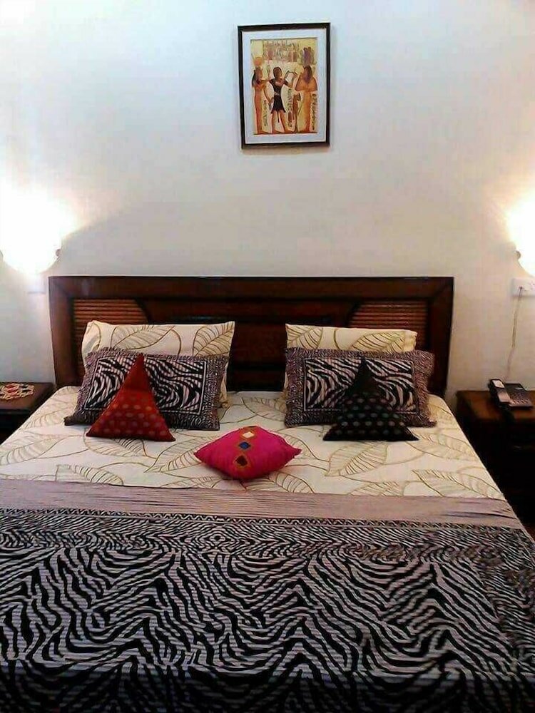 Фото Hotel Pathik