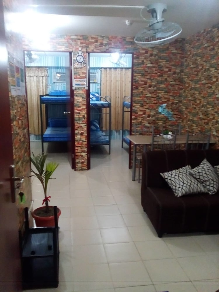 Фото Хостел Samanakan's Seafarers Condotel