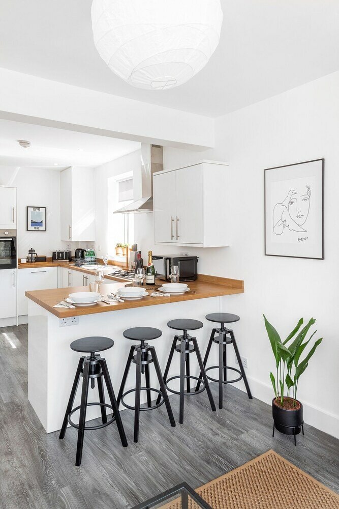 Фото Stylish Apartment In Leafy Central Neighbourhood