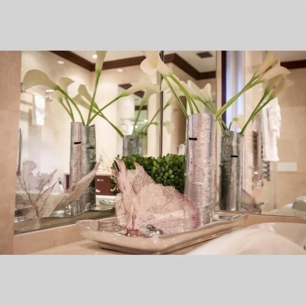 Фото Provident Luxury Suites Fisher Island