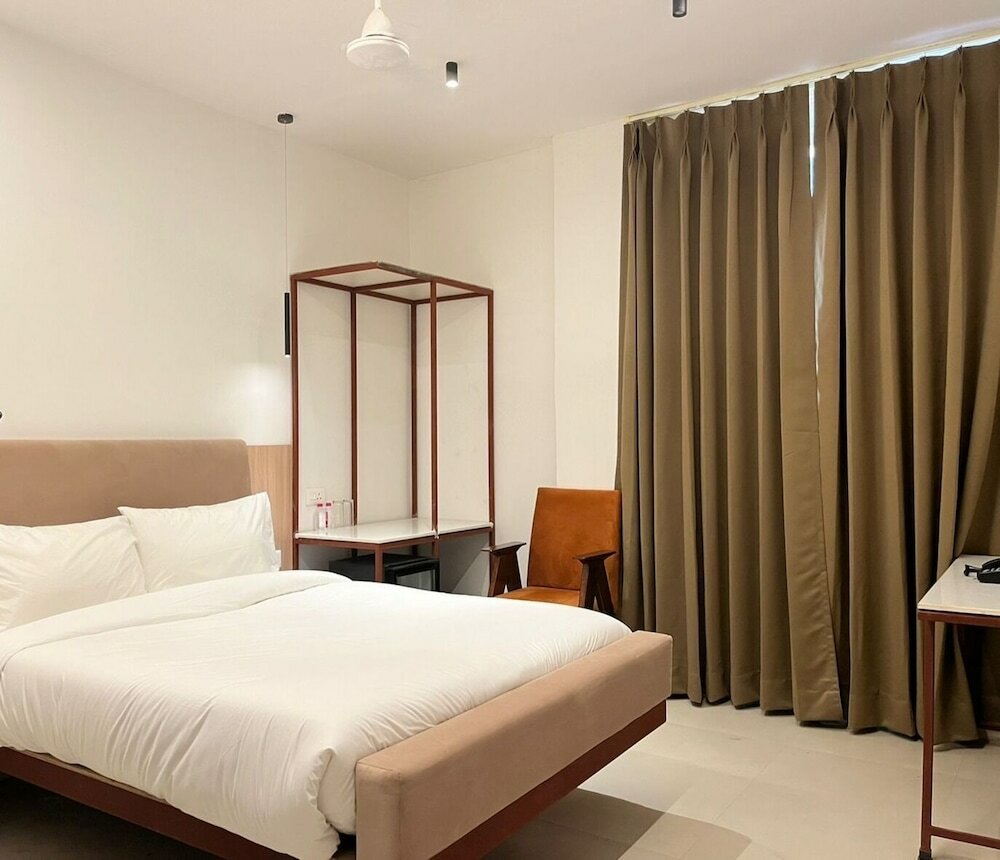 Фото Hotel Varuna