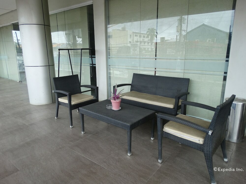 Фото Empire Suites Hotel