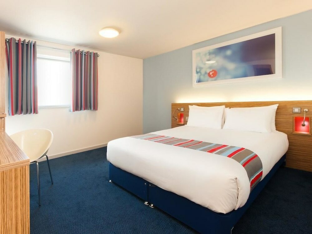 Фото Travelodge Manchester Salford Quays