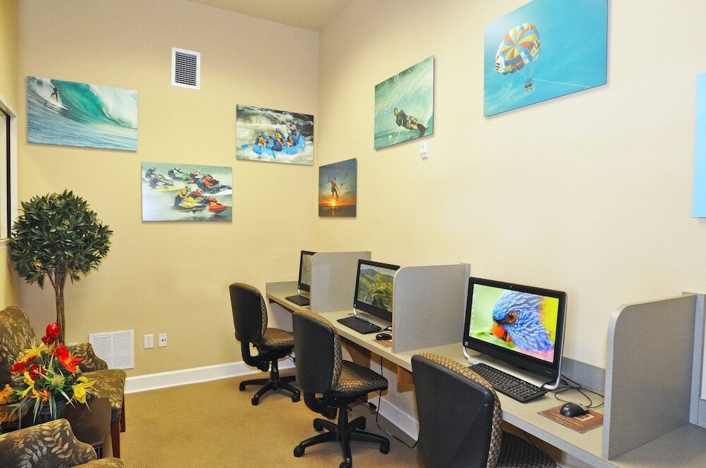 Фото 87631 Games Room+2-masters+hottub+water View!