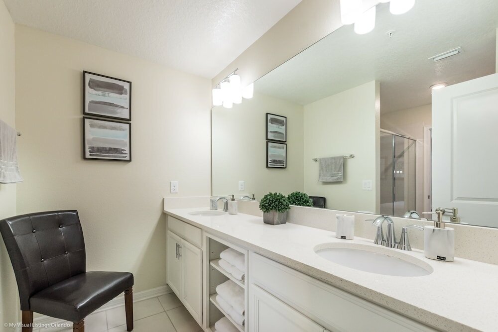 Фото Beautiful 3 Bdrm 2 Bath Condo