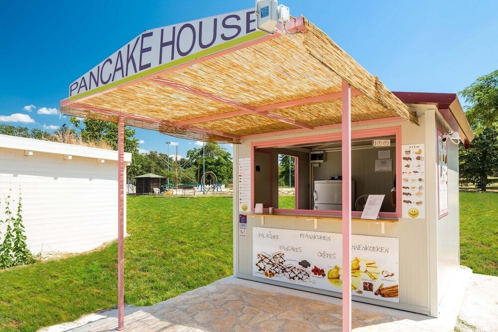 Фото Mediteran Mobile Homes Camping Park Umag