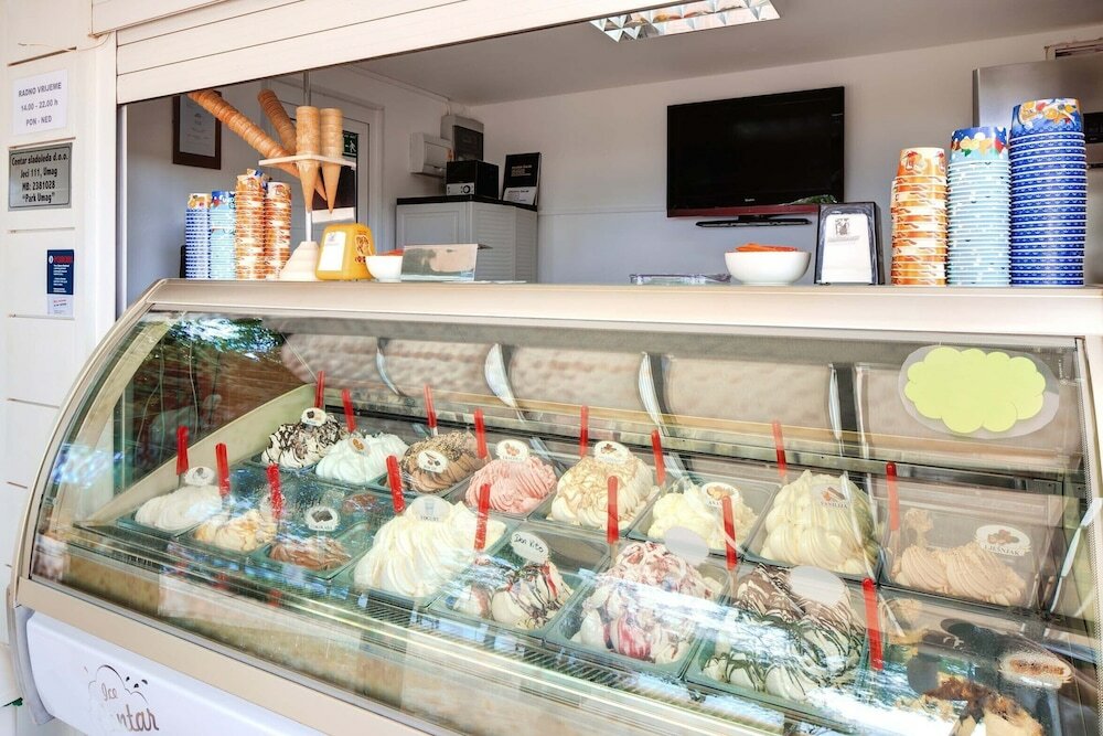 Фото Mediteran Mobile Homes Camping Park Umag