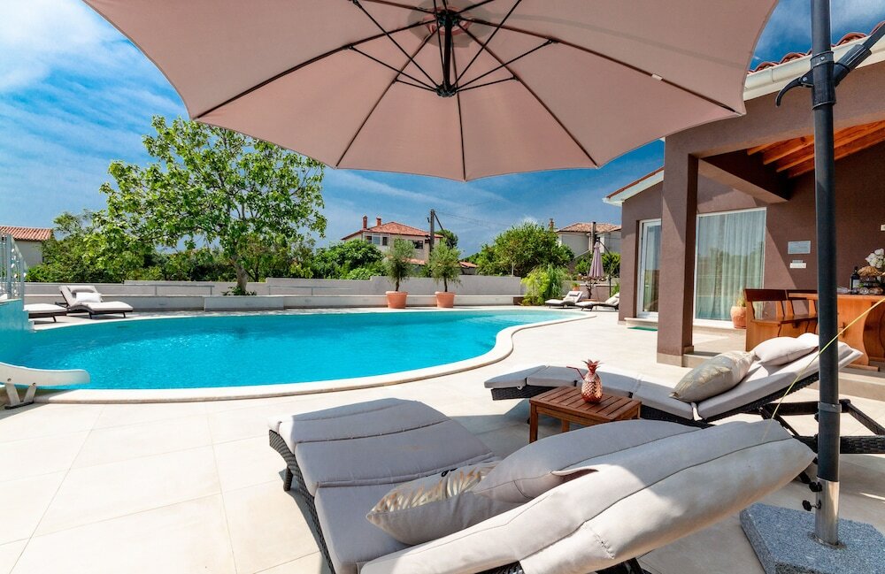 Фото Five bedroom villa Emily with pool