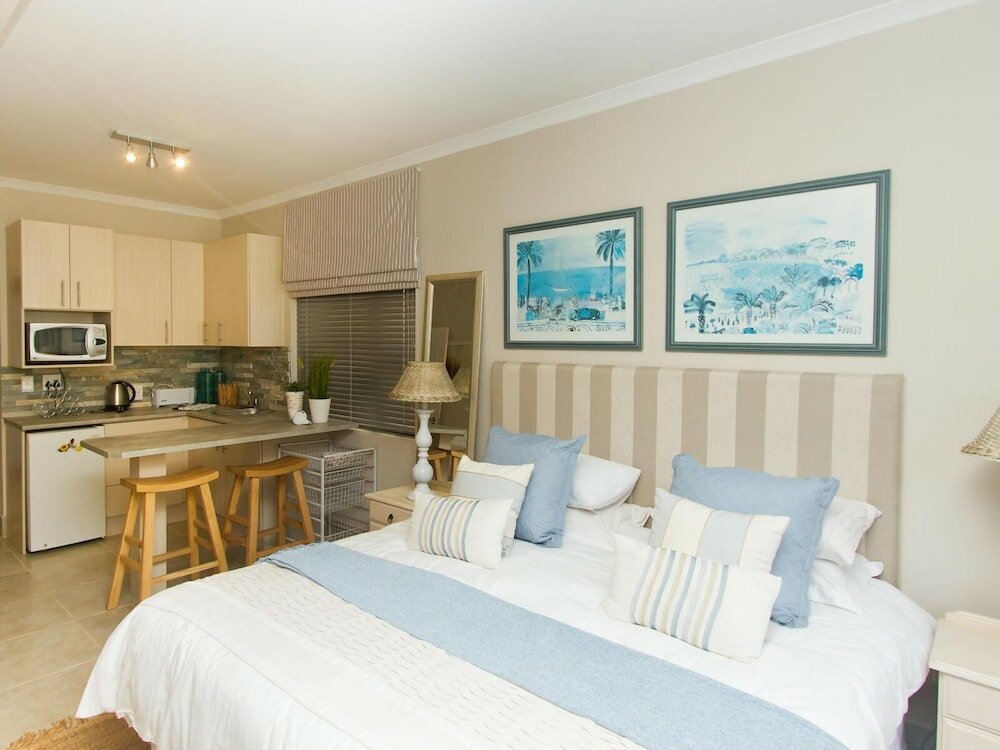 Фото Dolphin Villa