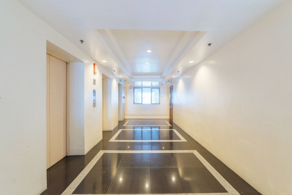 Фото RedDoorz Plus @ E Rodriguez Corner Banawe