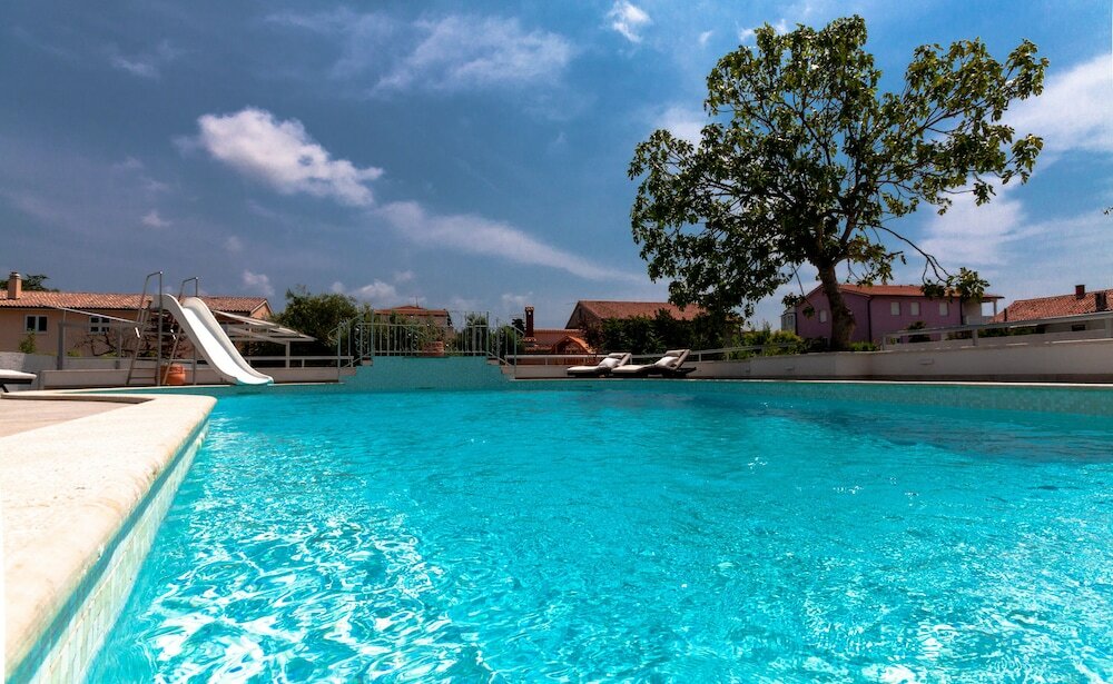 Фото Five bedroom villa Emily with pool