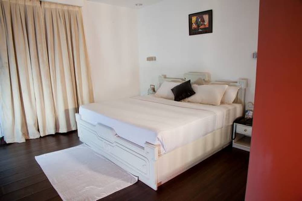 Фото Hotel Sheela Towers