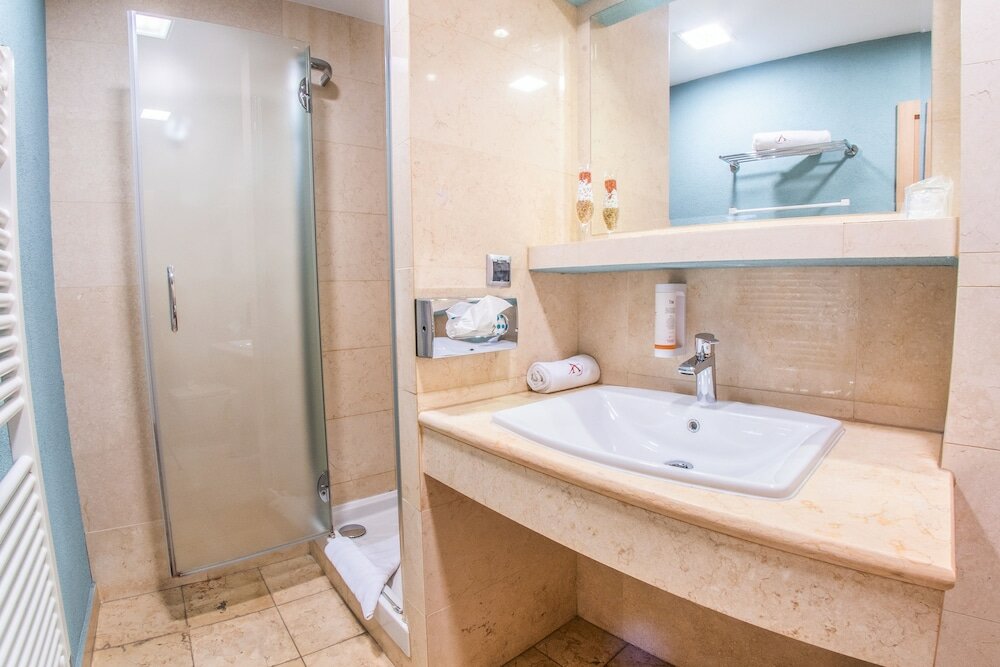 Фото Alexandra Business Hotel